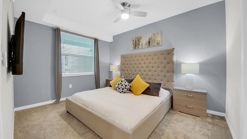 Master King Bedroom 1
48" Smart TV