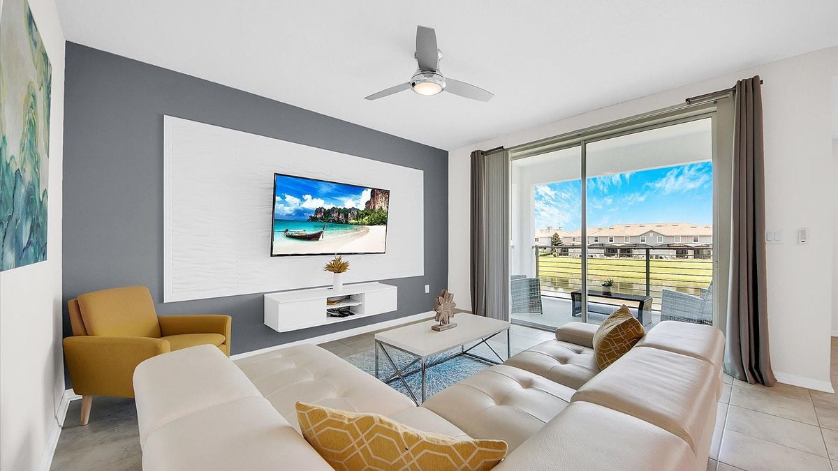 Living Room
65" Smart TV