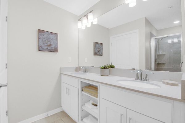 Master King Bathroom 1
Shower