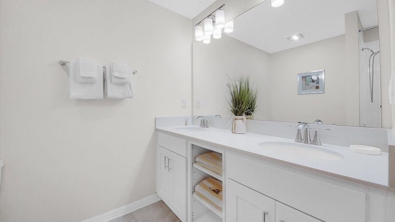 Hall Bathroom 2