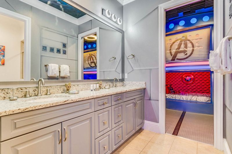 Adjoining ensuite bathroom