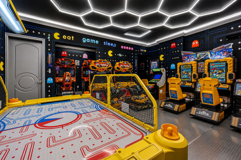 Included in this games room is 2-4 player Pac Man Smash, Jurassic Park arcade, 2x Super Bikes, 2x Fast and Furious Super Cars, and 4x Tank arcade, Golden Tee