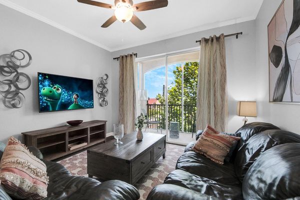 Living Room
60" Smart TV