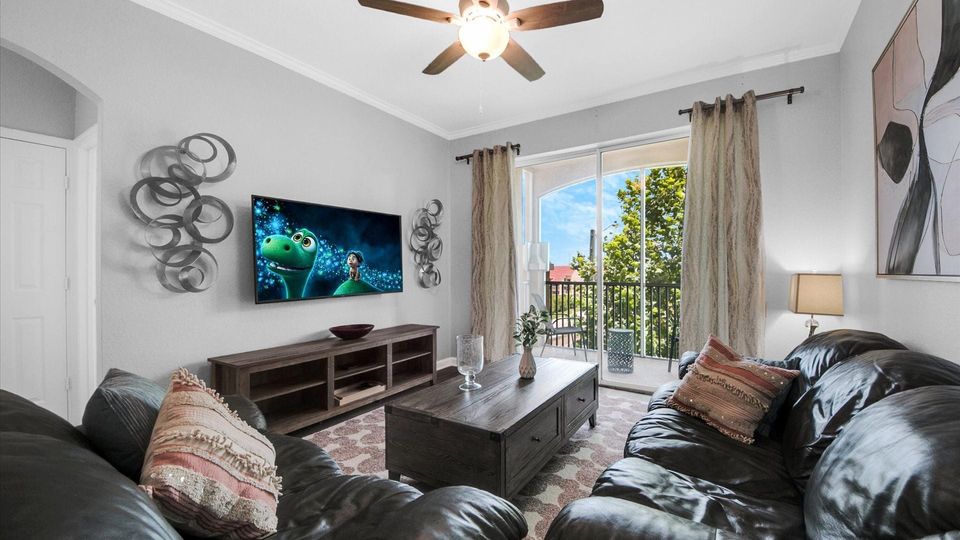 Living Room
60" Smart TV