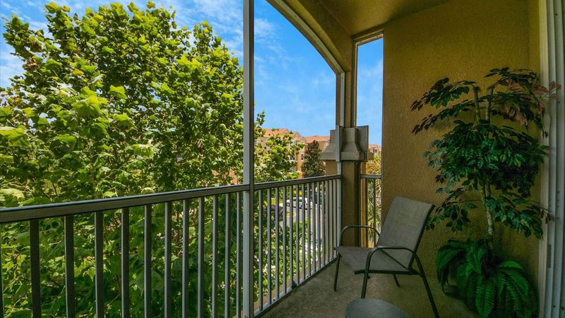 Patio (Angle)