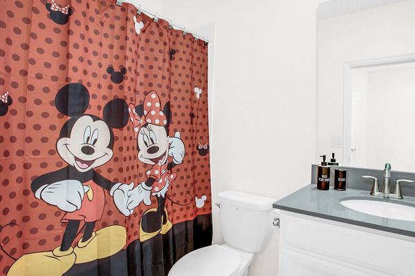 Hall Bathroom 5 Upstairs
Tub/Shower Combo