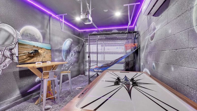 Game Room
Xbox 50" Roku TV
Basketball Hoops
Air hockey
Has AC
