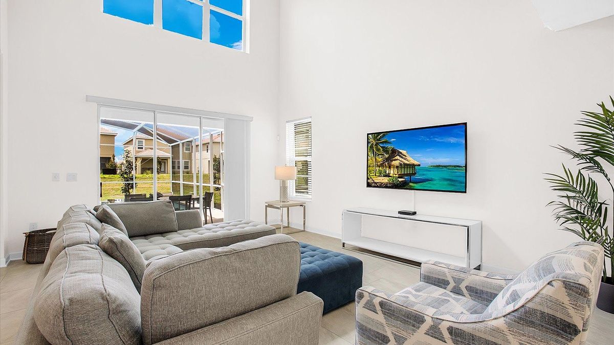 Living Room
70" Smart TV