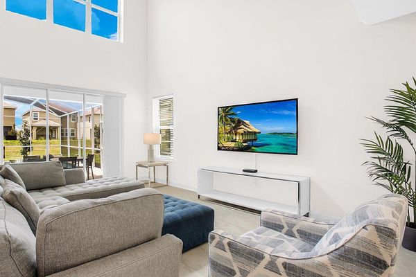 Living Room
70" Smart TV