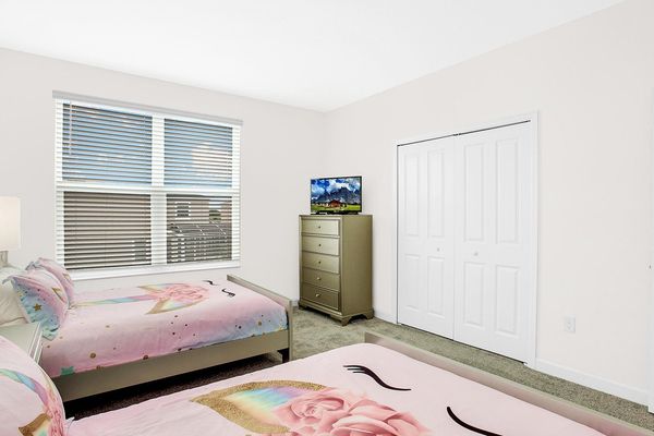 Two Doubles Bedroom 4 (Angle)
32" Smart TV