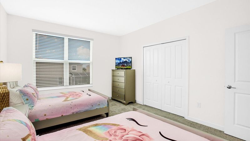 Two Doubles Bedroom 4 (Angle)
32" Smart TV