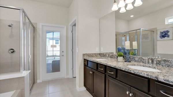 Master King Bathroom 1 Downstairs
Tub & Shower