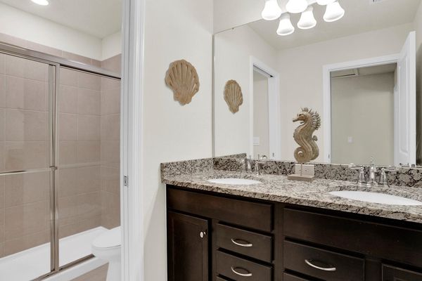 Hall Bathroom 5 Upstairs
Shower