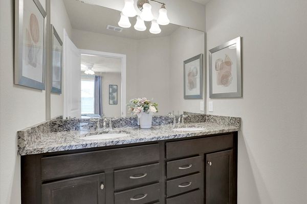 King Suite Bathroom 2 Upstairs
Shower