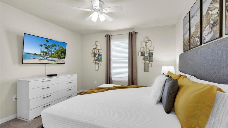 King Bedroom 4 (Angle)
55" Roku TV