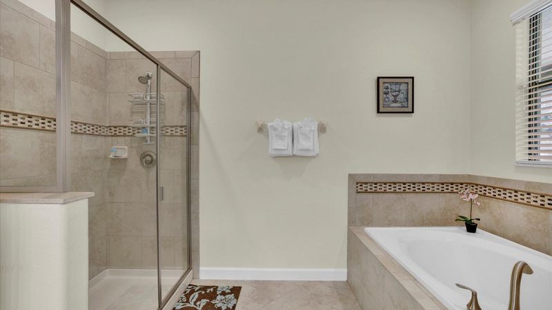 Master King Bathroom 1 (Angle)
TUB & SHOWER