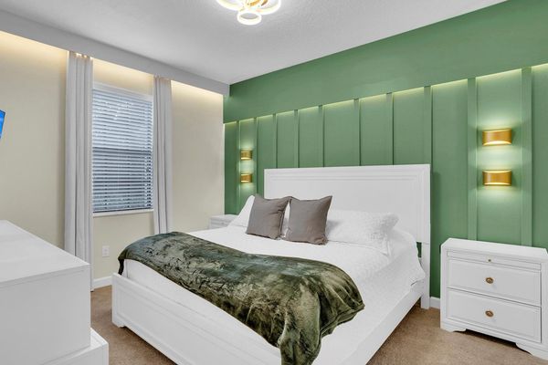 King Bedroom 2 Downstairs
Shared Bathroom