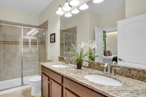 Shared Bathroom 2
SHOWER