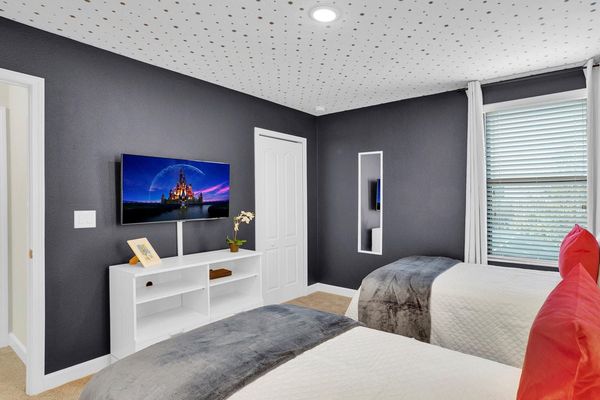 Two Twins Bedroom 8  (Angle)
43" Smart TV