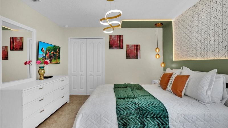 Queen Bedroom 5 Upstairs
Shared Bathroom
43" Smart TV