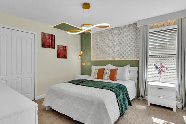 Queen Bedroom 5 (Angle)