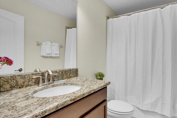 Hall Bathroom 5
TUB/SHOWER COMBO