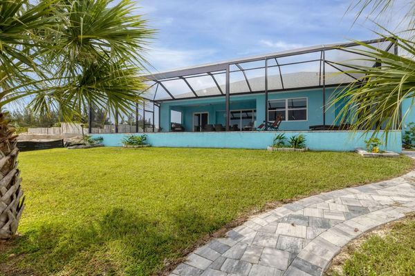 Lovely walking pathway to the boat dock (Boat lift not available)