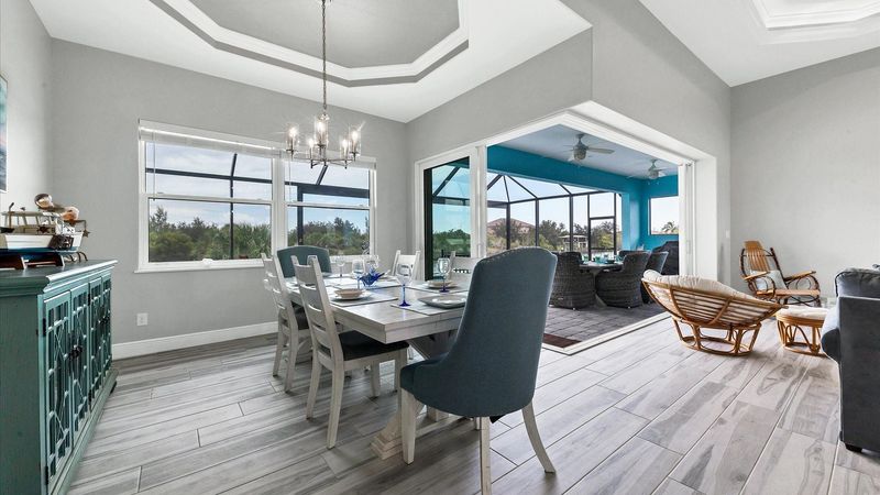 Dining area for 6