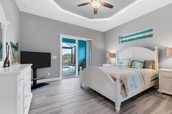 King master bedroom with lanai access