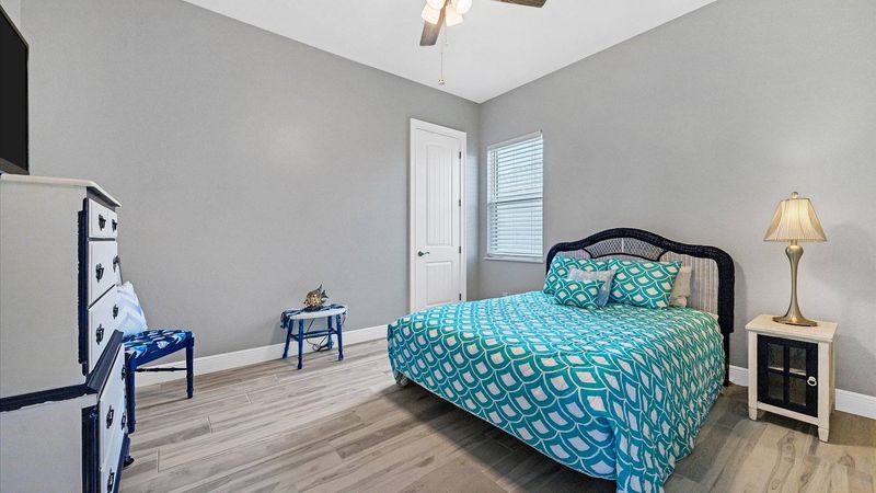 Queen guest bedroom