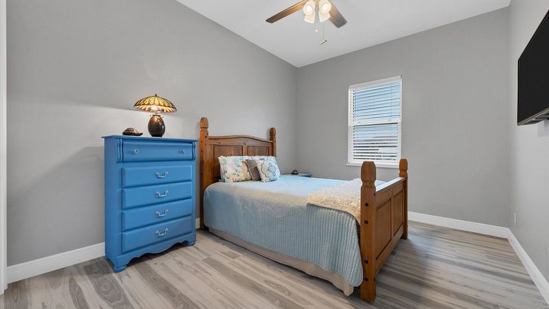 Queen guest bedroom