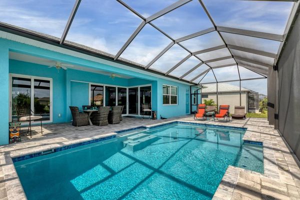 Perfect outdoor space overlooking the canal.