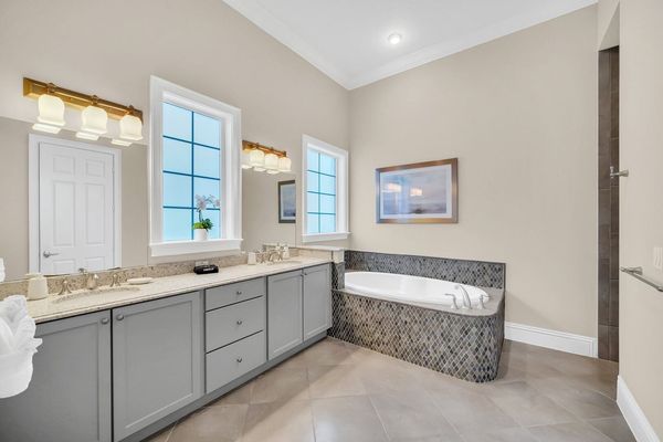 Experience pure relaxation in the en suite, complete with a bathtub for indulgent moments of self-pampering.