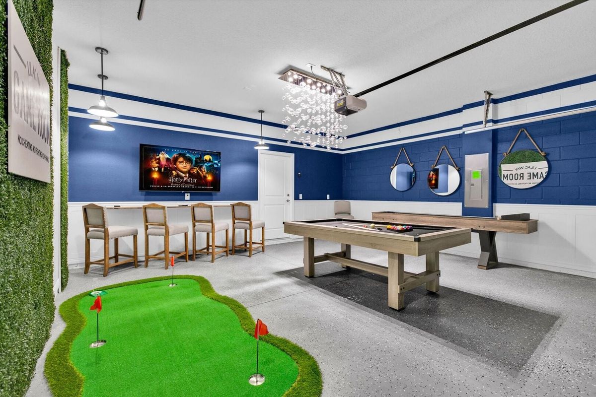 Game Room
65" Smart TV
Pool Table
Shuffle Board
Putting Green