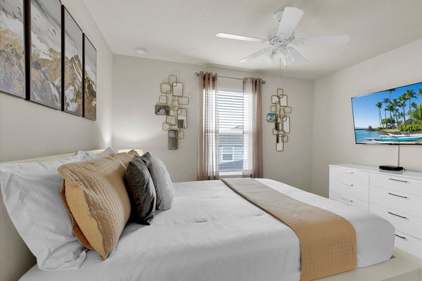 King Bedroom 4 (Angle)
55" Roku TV