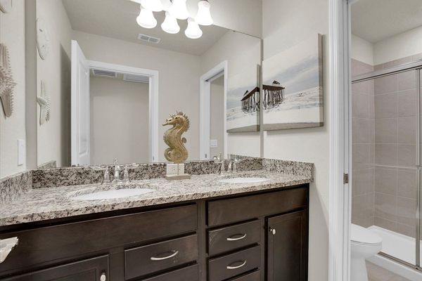 Hall Bathroom 5 Upstairs
Shower