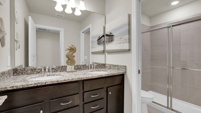 Hall Bathroom 5 Upstairs
Shower
