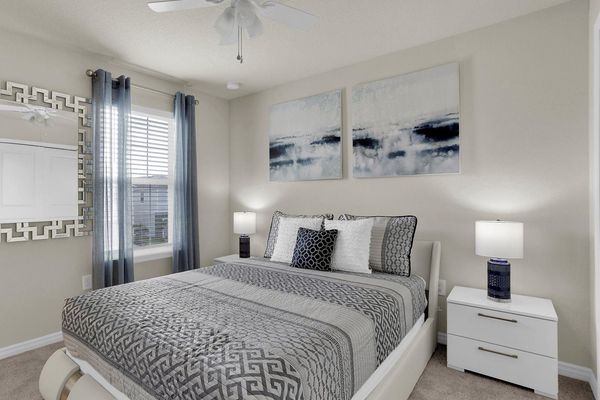 Queen Suite Bedroom 3 Upstairs
Attached bathroom