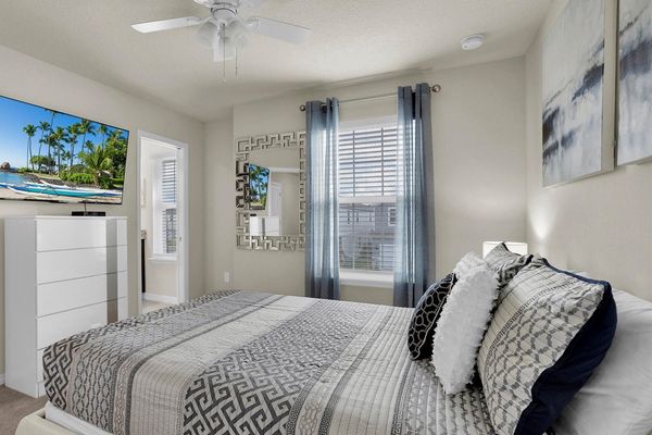 Queen Suite Bedroom 3 (Angle)
55" Roku TV