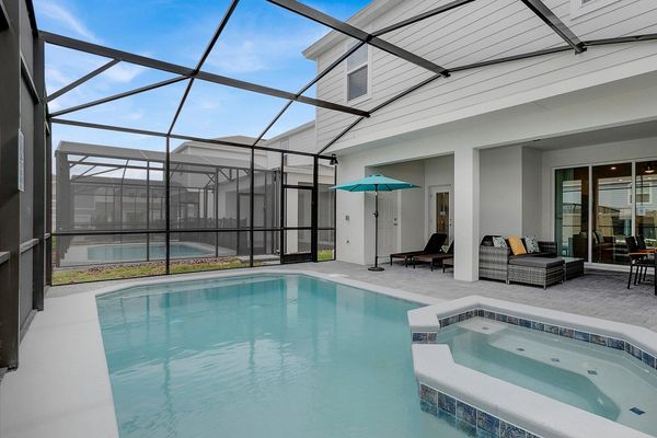 Spa/Pool
Pool Faces North