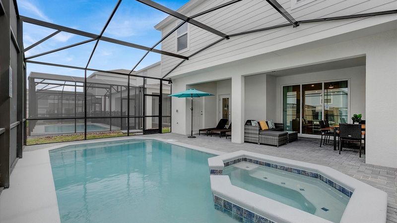 Spa/Pool
Pool Faces North