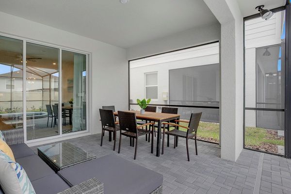 Patio Dining (Angle)