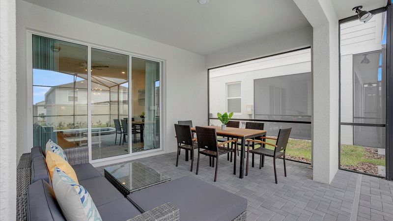Patio Dining (Angle)
