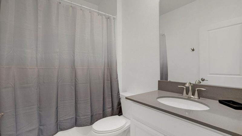 Hall Bathroom 4 Upstairs
Tub/Shower Combo