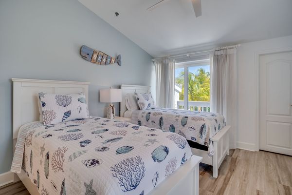 Bedroom 2 - 2 Twin Beds