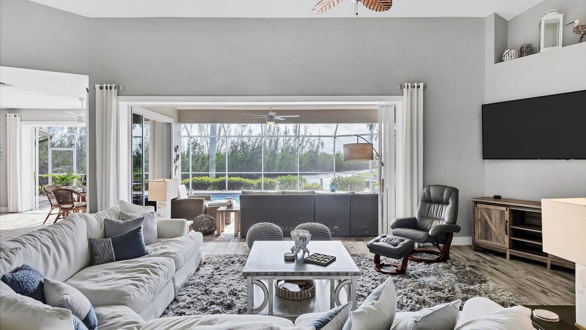 Relax in the comfortable and cozy living room overlooking the lanai