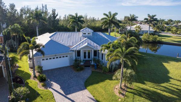 Beautiful house on cul-de-sac