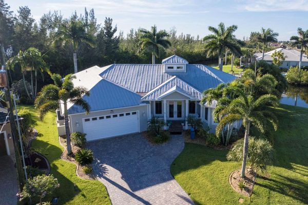 Beautiful house on cul-de-sac