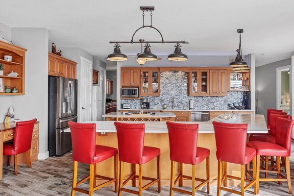 Plenty of space at the breakfast bar