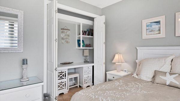 Office space in queen guest bedroom